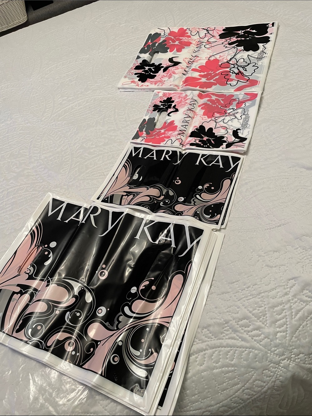 New Lot of 136 MARY KAY Plastic Shopping Bags for Independent Consultants